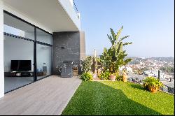 Exclusive property: Avant-garde design, panoramic views and privacy.
