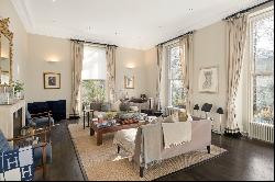 Exceptional Three-Bedroom Apartment In Holland Park