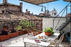 Magnificent townhouse overlooking the Colosseum