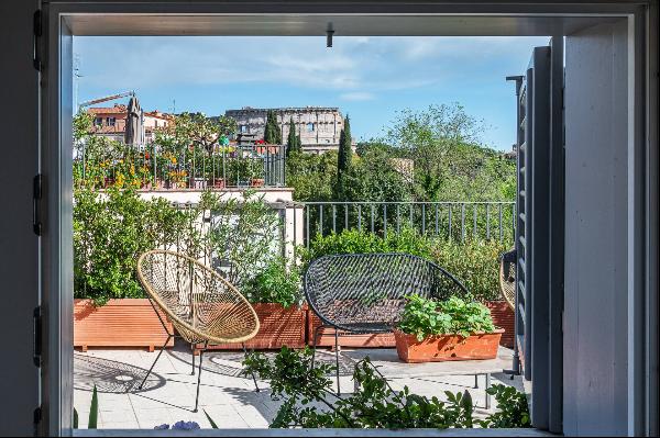 Magnificent townhouse overlooking the Colosseum