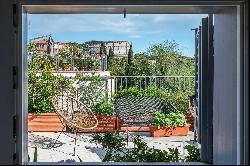 Magnificent townhouse overlooking the Colosseum