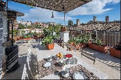 Magnificent townhouse overlooking the Colosseum