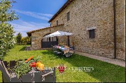 STUNNING ORGANIC ESTATE FOR SALE IN PIENZA, VAL D'ORCIA