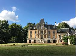 2h from Paris. An elegant 18th century chateau in perfect condition. Set in about 9 hecta