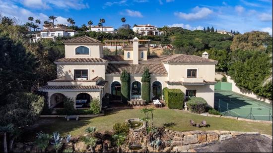 Splendid family villa with panoramic sea and mountain views clos, San Roque 11360