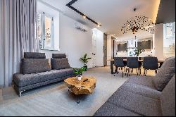 Exquisitely Renovated Townhouse