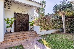 Detached villa with 3 floors and private pool.