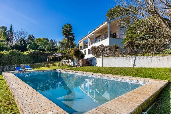 Detached villa with 3 floors and private pool.