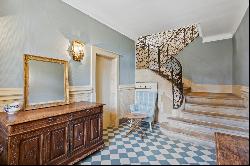 Exceptional Maison de Maitre with 3 apartments and vineyards