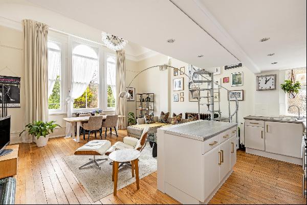 A 2 bed flat for sale in the Mapesbury Conservation Area, NW2