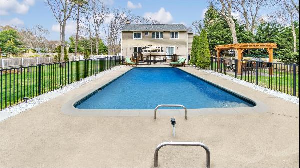 Enjoy this spectacular in-town neighborhood of The Hamptons! Come home this Summer and sta