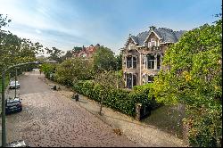 Detached villa with detached coach house and a swimming pool in green area