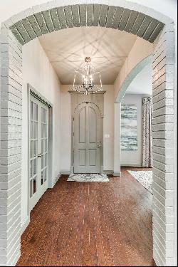 Westside Fort Worth gem with dreamy designer finishes. 