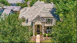 Westside Fort Worth gem with dreamy designer finishes. 