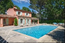 Provencale property - walking distance to the old village