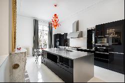 Elegant renovated family apartment close to Rue du Bac