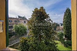 Elegant and bright "piano nobile" in Siena