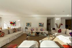 Spectacular and exclusive apartment in Acqua.