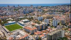 Modern 4-bedroom Apartment, in a gated community, in Portimão, Algarve