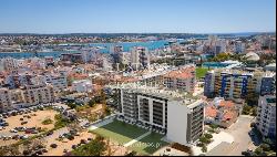 Modern 4-bedroom Apartment, in a gated community, in Portimão, Algarve