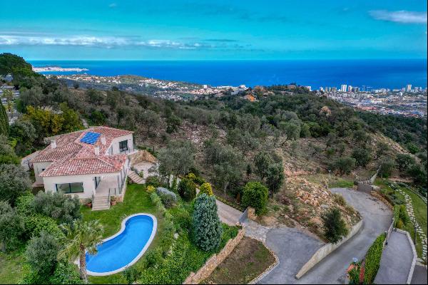 Villa for sale with lots of privacy and magnificent sea views