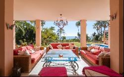 Villa for sale in Málaga, Estepona, Hacienda Beach, Estepona 29680