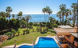 Villa for sale in Málaga, Estepona, Hacienda Beach, Estepona 29680