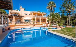 Villa for sale in Málaga, Estepona, Hacienda Beach, Estepona 29680