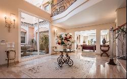 Villa for sale in Málaga, Estepona, Hacienda Beach, Estepona 29680