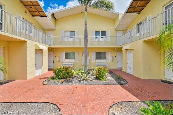 8141 Country Road #104, Fort Myers FL 33919