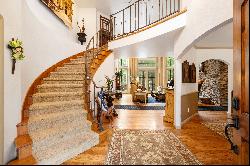 Beautiful Home in Gated Community 