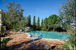 Superb property in a natural area in the heart of the golden triangle