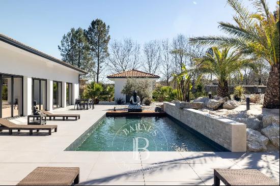 MÉES : MODERN SERENITY: EXCLUSIVE SINGLE-STOREY HAVEN  WITH PRISTINE GARDEN & GUEST HOUSE