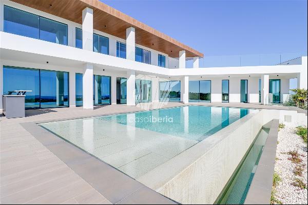 New Villa with Pool and Sea View