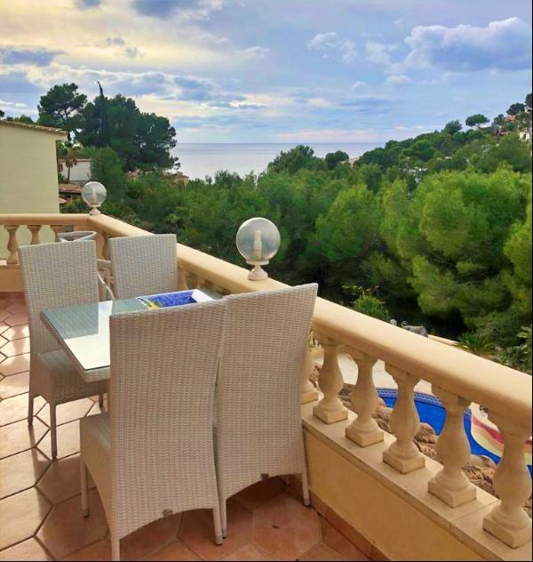 Stylish Mediterranean villa with sea views
