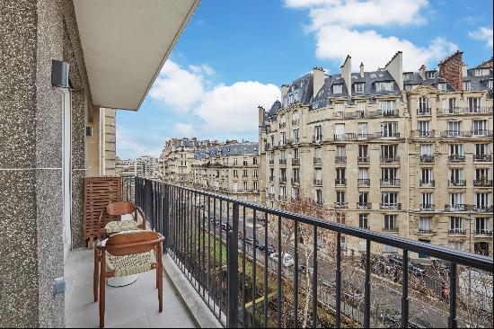 Paris 16th District - A bright 3 bed apartment with a balcony