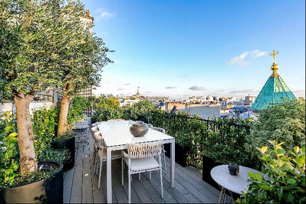 Paris 8th District – A superb pied a terre with a terrace