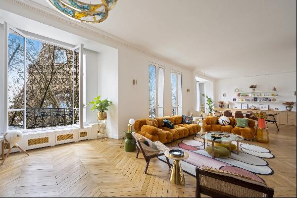 Paris 7th District A renovated 4-bed apartment commanding an exceptional view