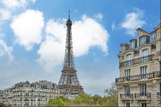 Paris 15th District - A 2/3 bed apartment enjoying an Eiffel Tower view