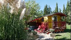 Property with seasonal rentals near Arles and the Alpilles