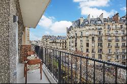 Paris 16th District – A bright 3 bed apartment with a balcony