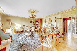 Versailles – A bright 3/4 bed apartment