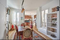 Paris 16th District - A 4/5 bed apartment with a balcony