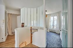 Paris 16th District - A 4/5 bed apartment with a balcony