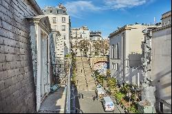 Paris 16th District - A 4/5 bed apartment with a balcony