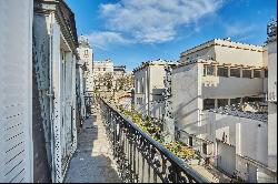 Paris 16th District - A 4/5 bed apartment with a balcony