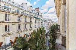 Paris 16th District – A 3-bed apartment rented furnished