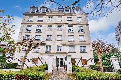 Saint-Cloud - A 2/3 bed apartment with a superb terrace
