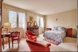 Saint-Cloud - A 2/3 bed apartment with a superb terrace