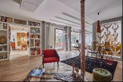 Paris 9th District – A 3-bed apartment with a garden